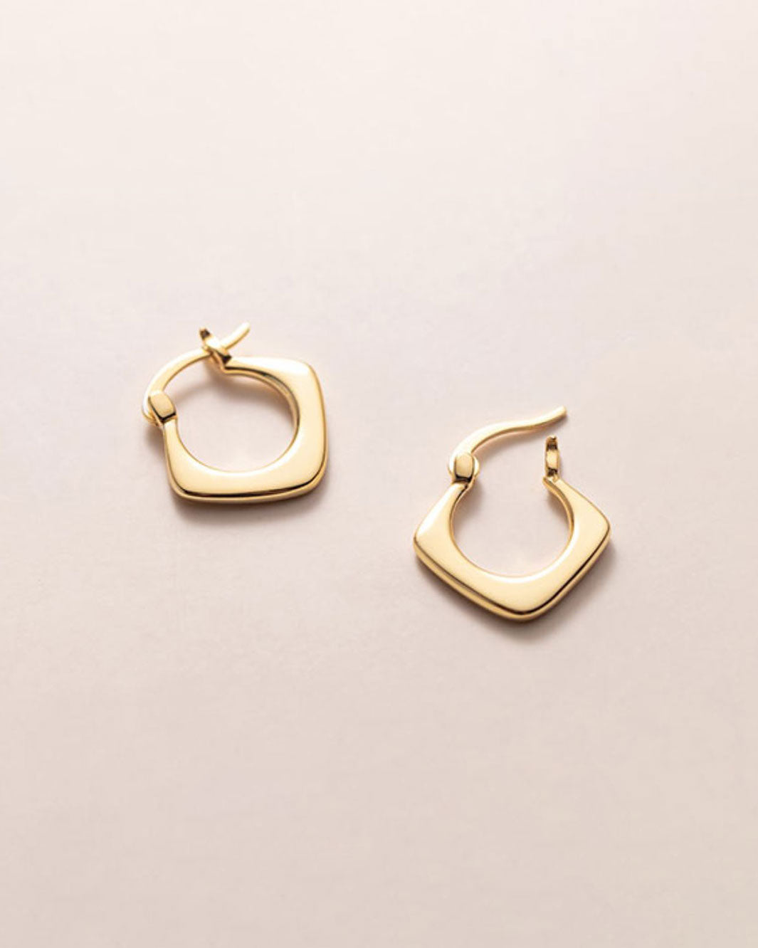 Arya Square Hoop Earrings