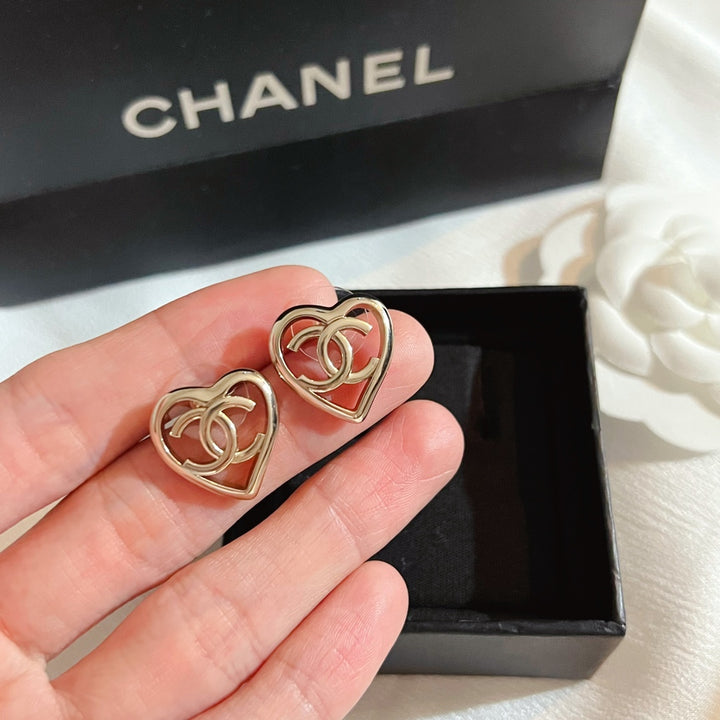 Stylish hollowed out heart earrings