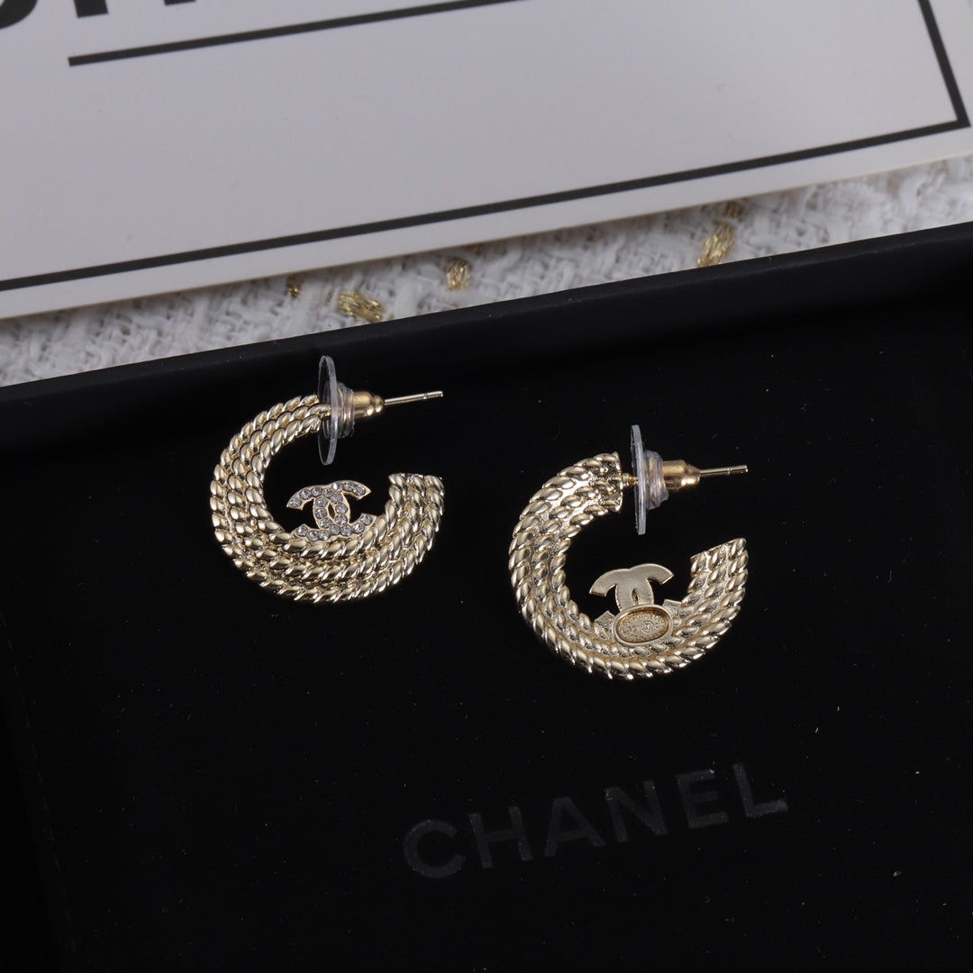 Fashion Twist Double C Stud Earrings