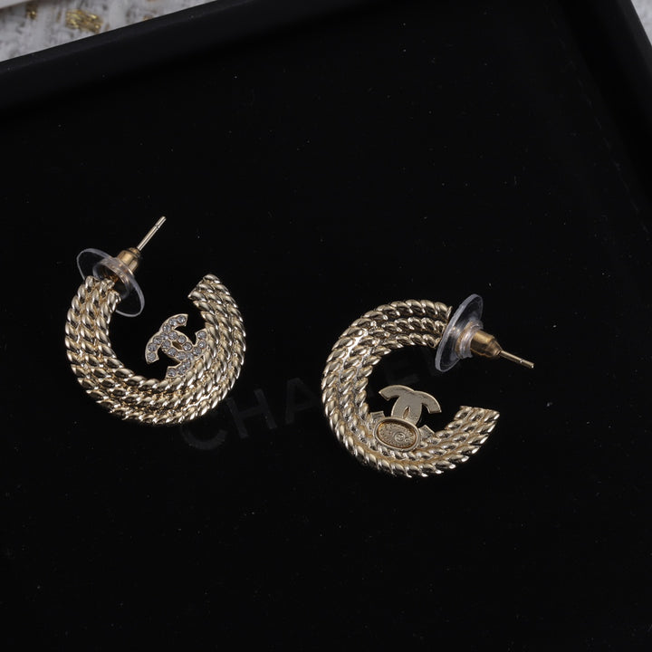 Fashion Twist Double C Stud Earrings