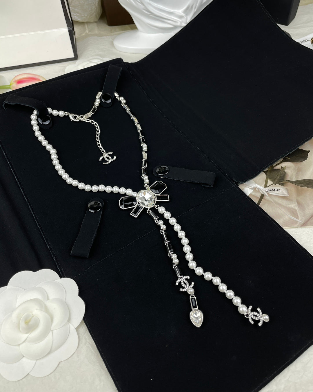 Luxurious Black Bow Spell Pearl Necklace