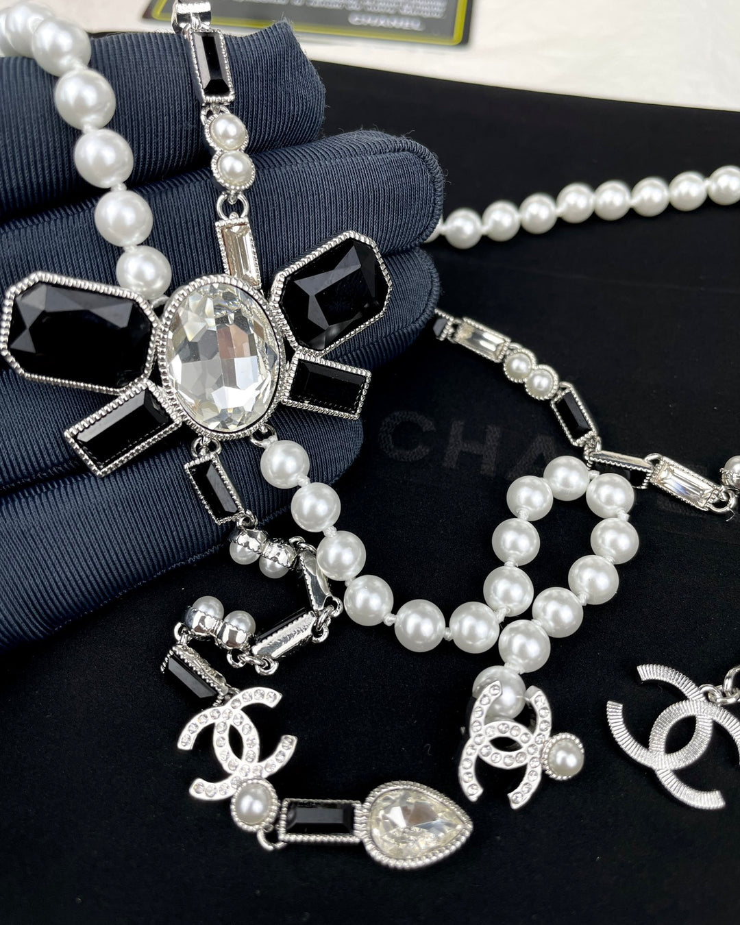 Luxurious Black Bow Spell Pearl Necklace