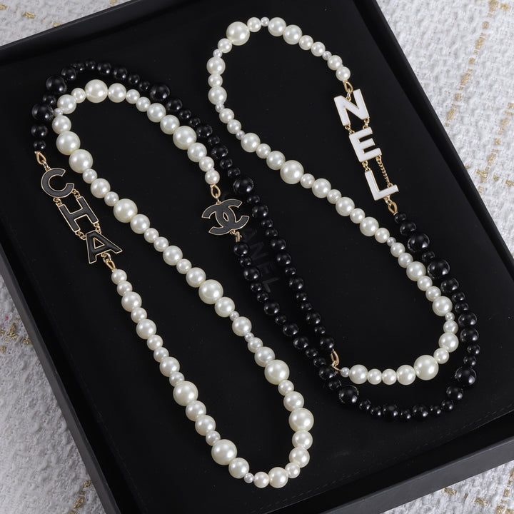 Luxurious black and white pearl patchwork necklace