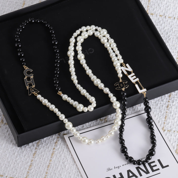 Luxurious black and white pearl patchwork necklace