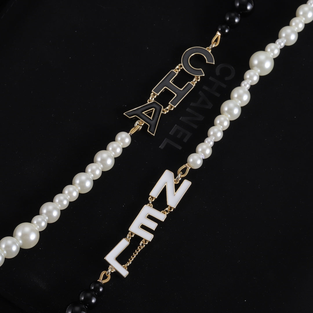 Luxurious black and white pearl patchwork necklace