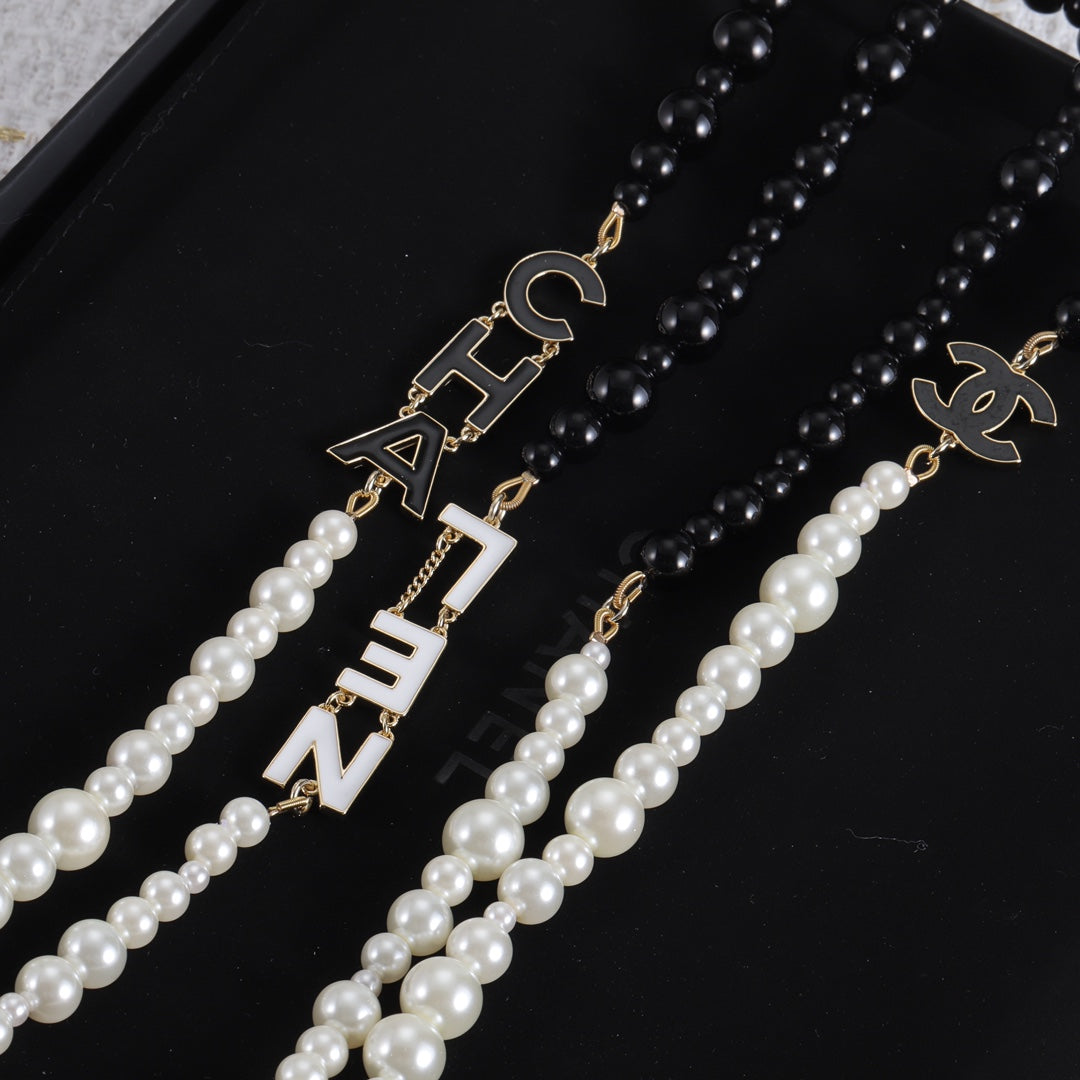 Luxurious black and white pearl patchwork necklace