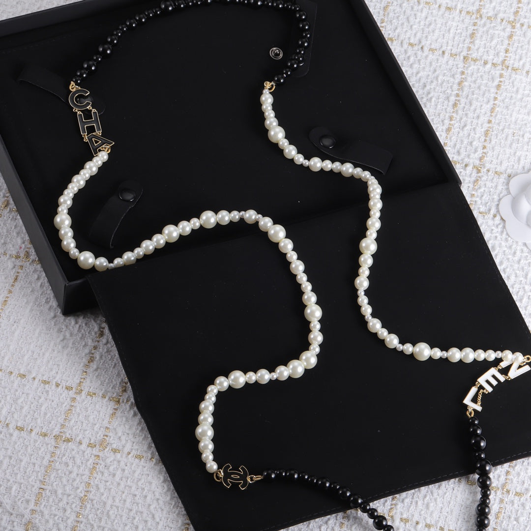 Luxurious black and white pearl patchwork necklace