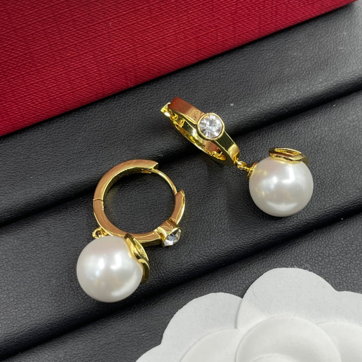 two colours pearl earrings&nbsp;