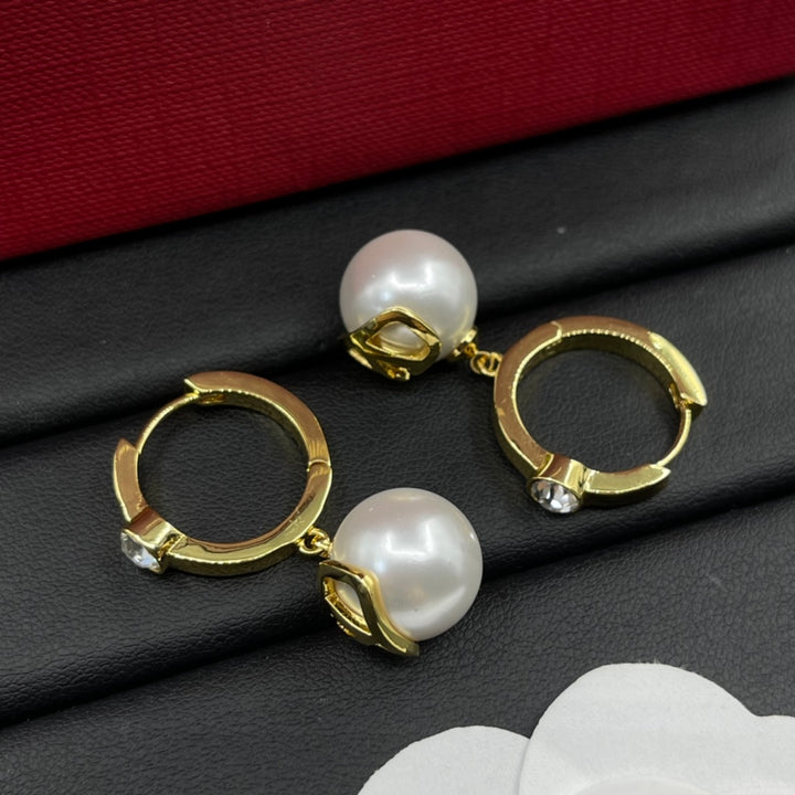 two colours pearl earrings&nbsp;