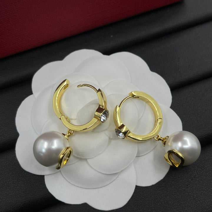 two colours pearl earrings&nbsp;