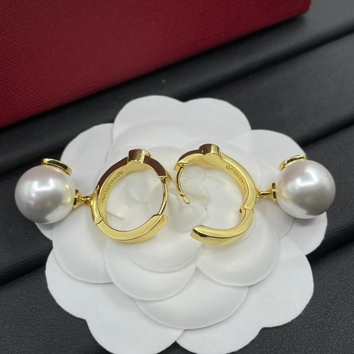 two colours pearl earrings&nbsp;