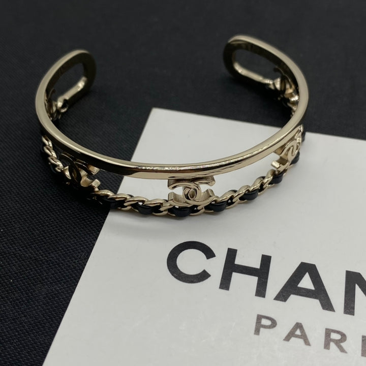 Fashion double C hollow bracelet