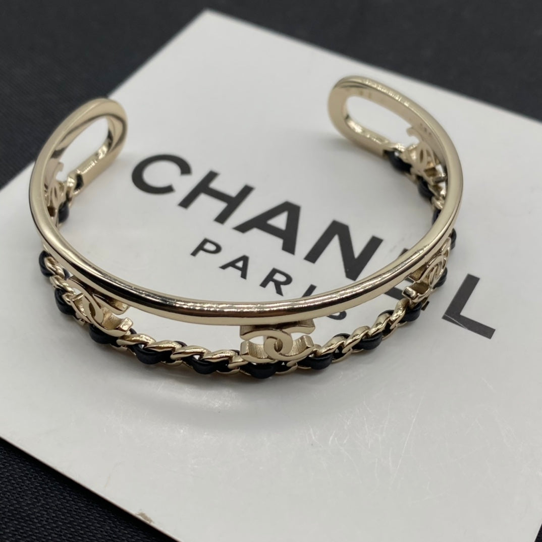 Fashion double C hollow bracelet