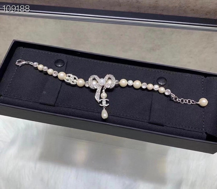 C series bow pearl bracelet