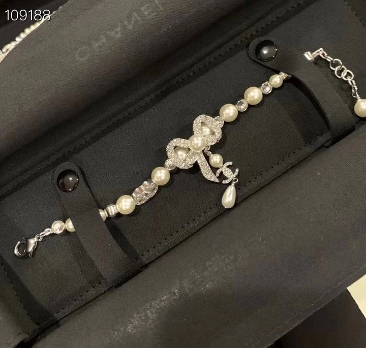 C series bow pearl bracelet