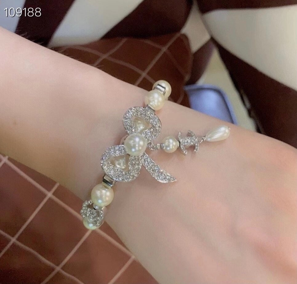 C series bow pearl bracelet