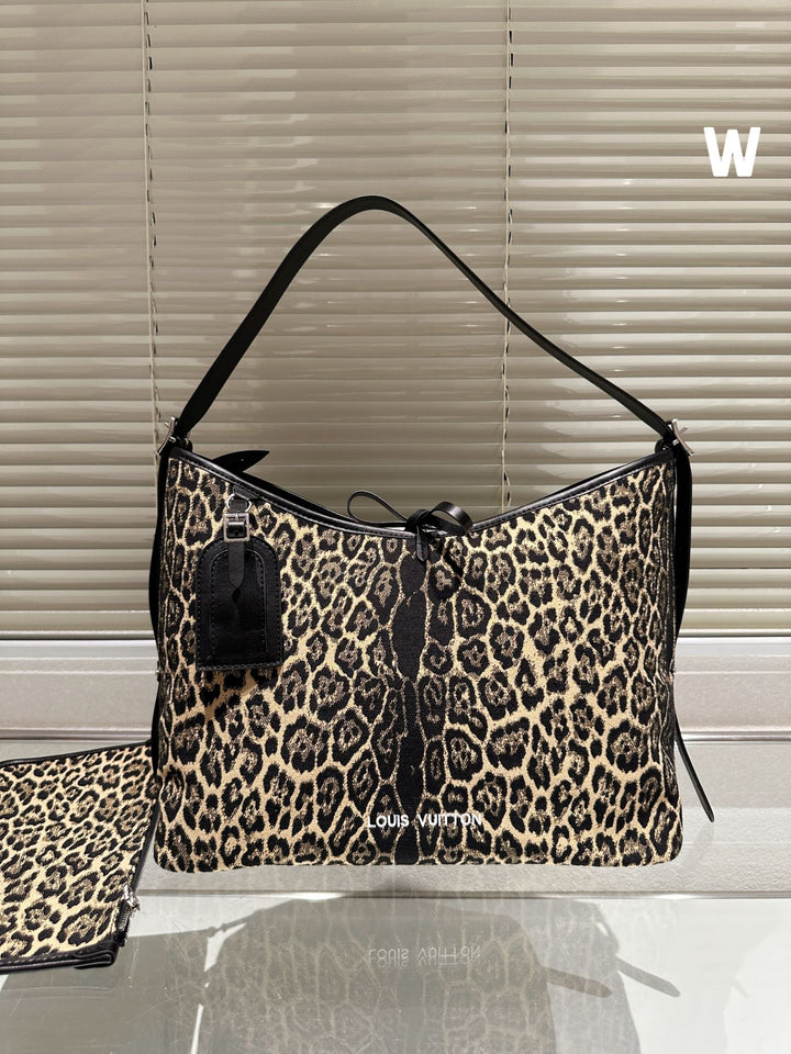 New playful and cute leopard print handbag