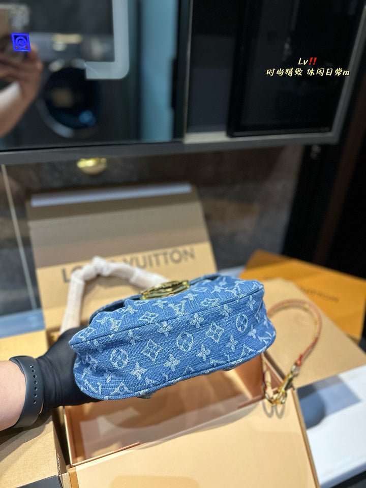 Exquisite Blue Ocean Underarm Bag