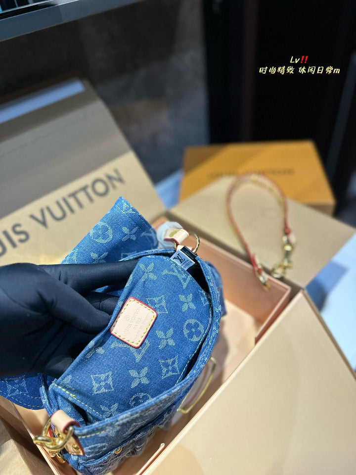 Exquisite Blue Ocean Underarm Bag