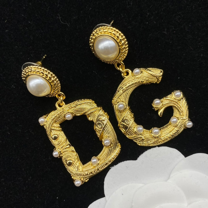 new letter pearl airy vintage earrings