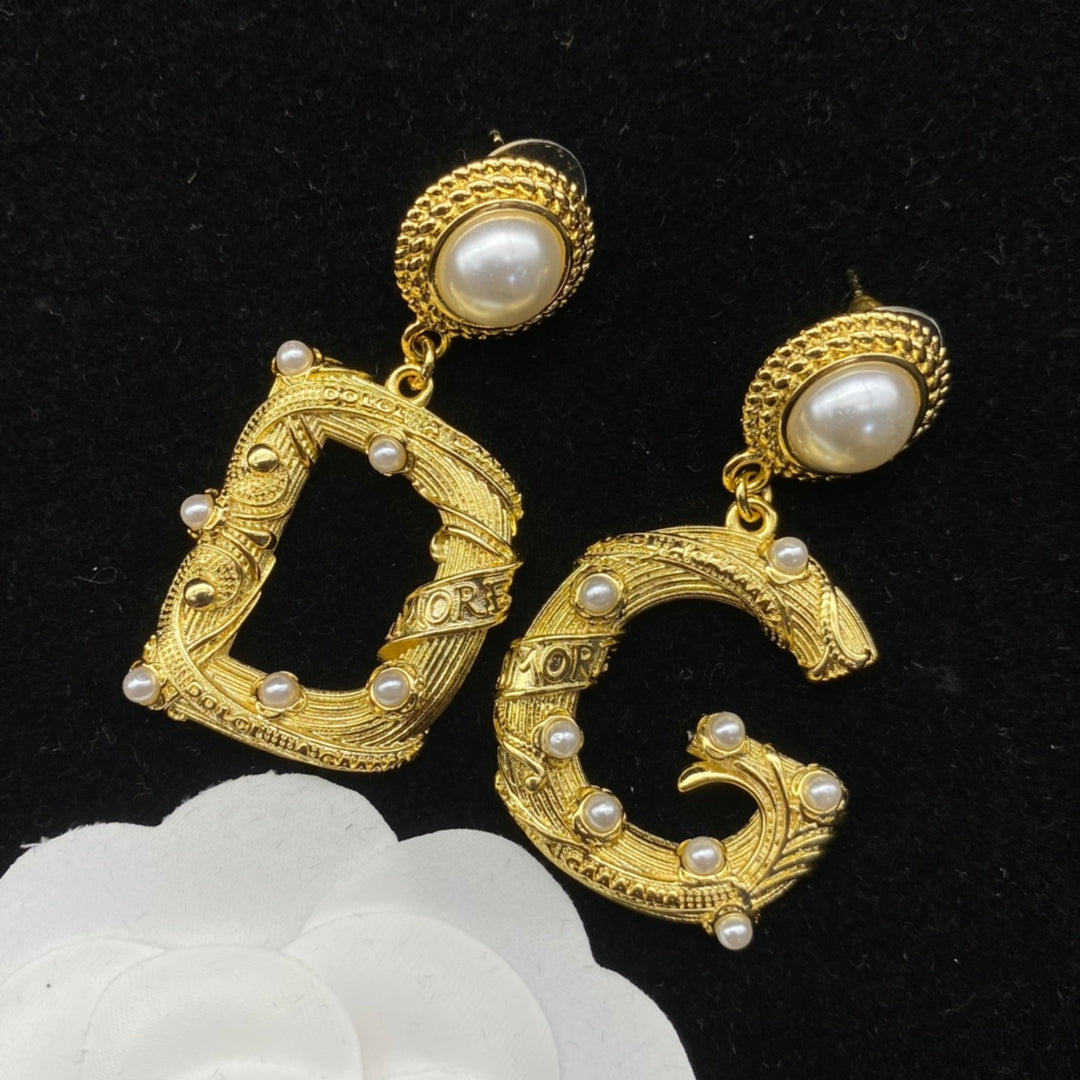 new letter pearl airy vintage earrings