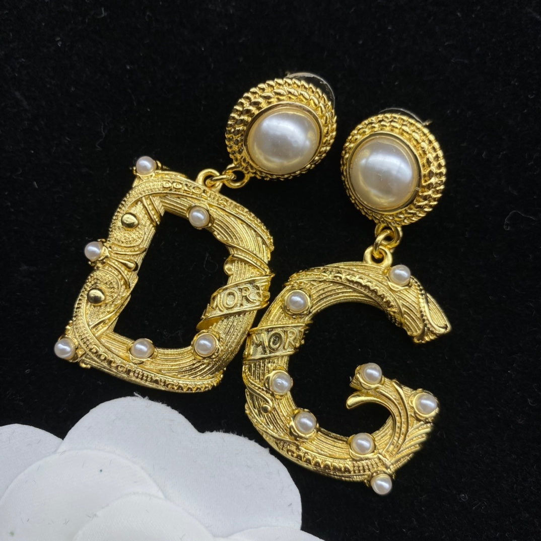 new letter pearl airy vintage earrings