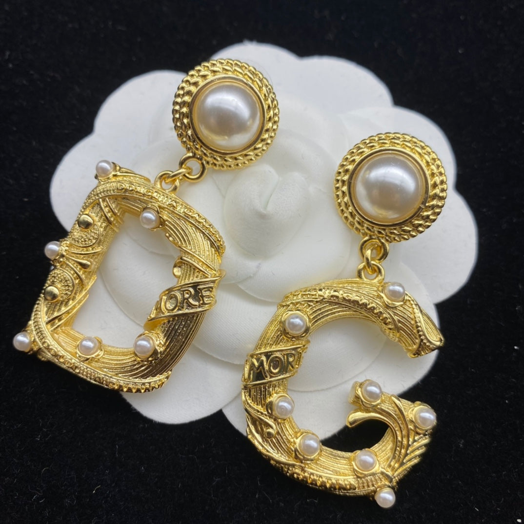 new letter pearl airy vintage earrings