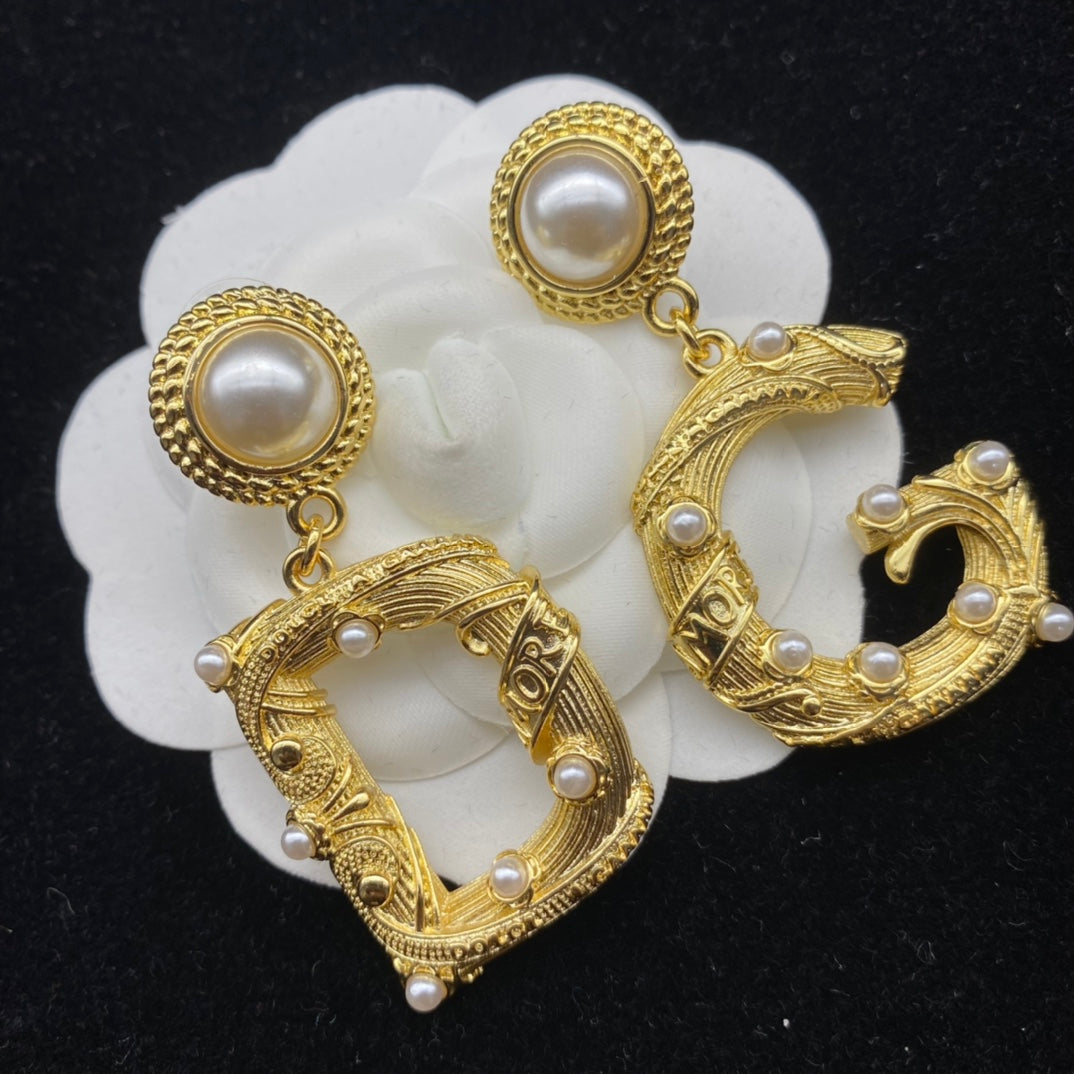 new letter pearl airy vintage earrings