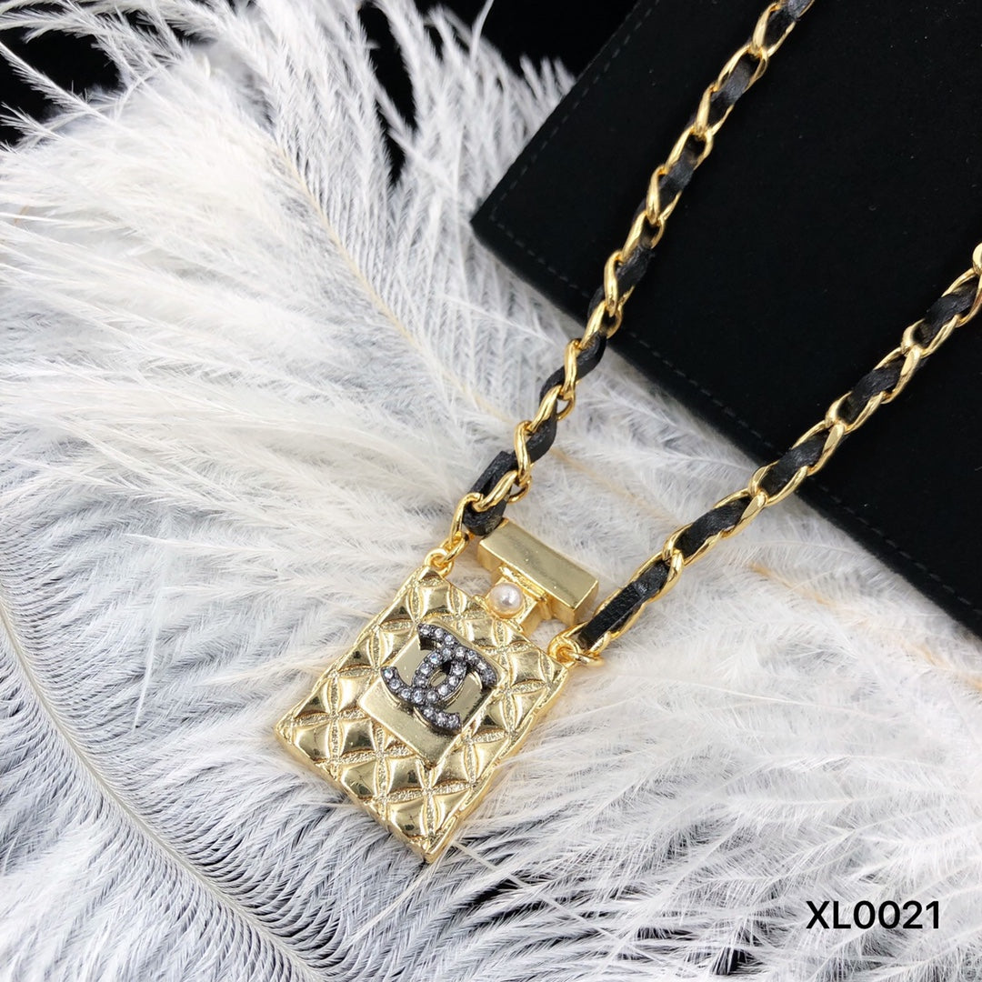 Luxury Perfume Bottle Pendant Necklace