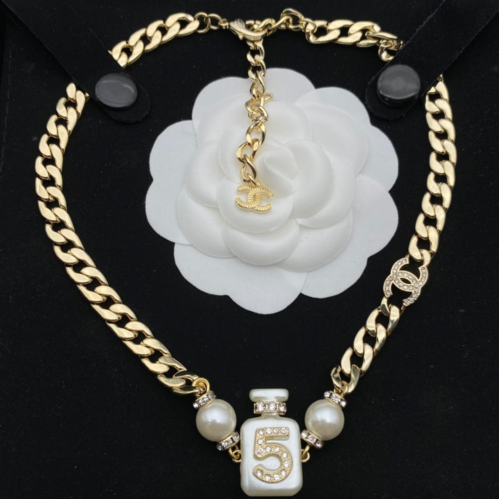 Luxury Perfume Bottle Pendant Necklace Set