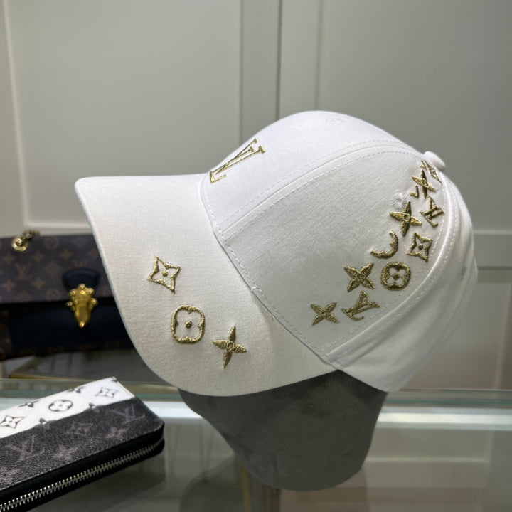 Fashionable four-leaf clover embroidered baseball cap