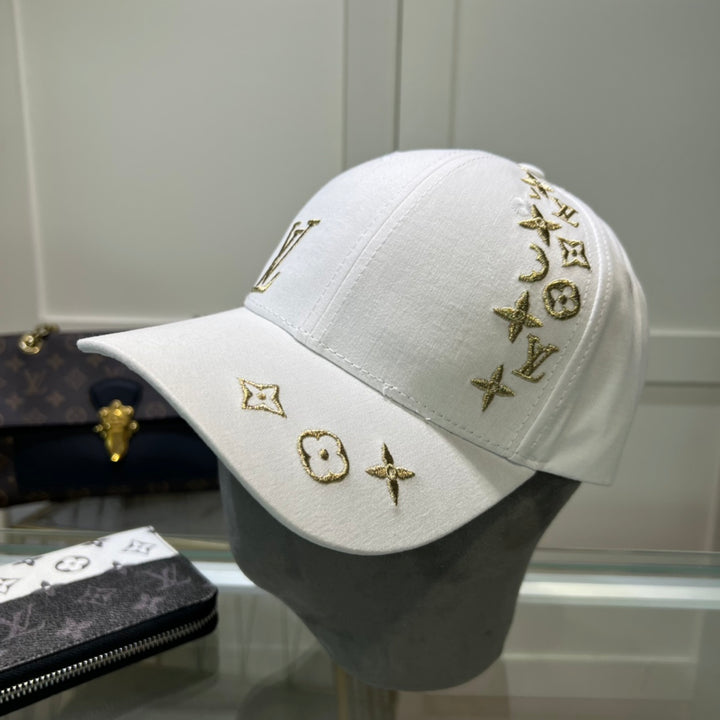 Fashionable four-leaf clover embroidered baseball cap