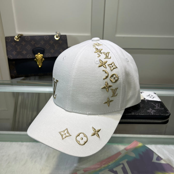 Fashionable four-leaf clover embroidered baseball cap