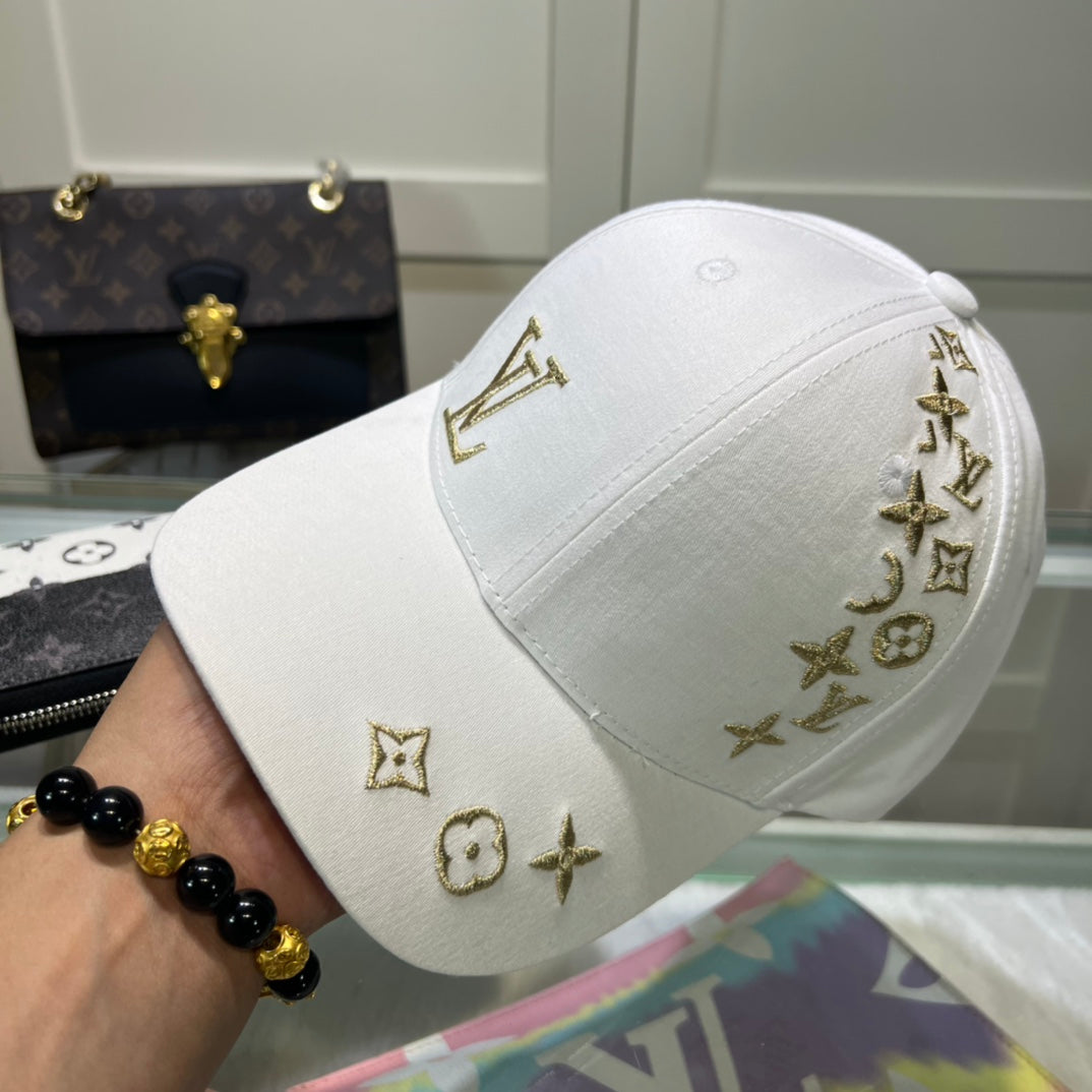 Fashionable four-leaf clover embroidered baseball cap