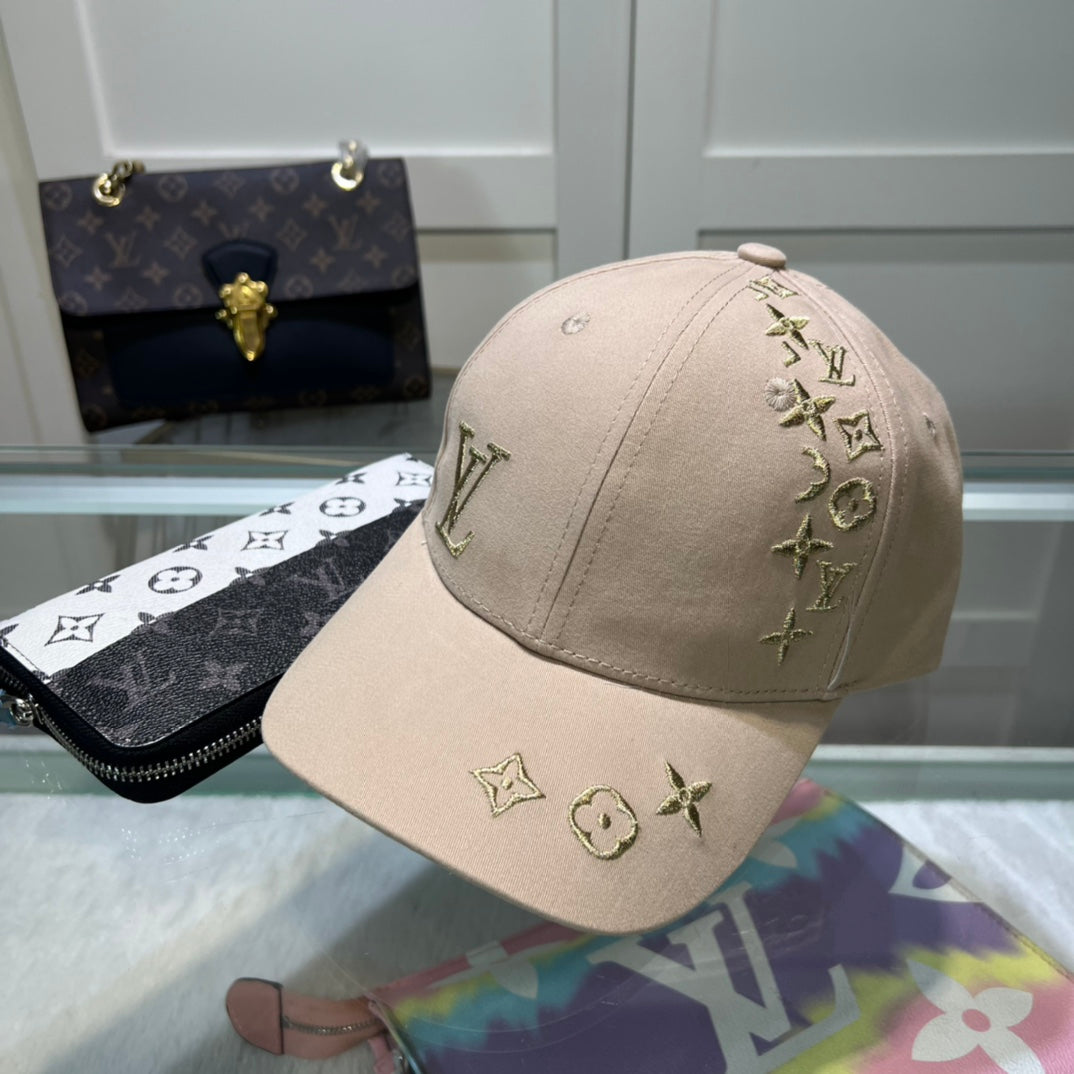 Fashionable four-leaf clover embroidered baseball cap