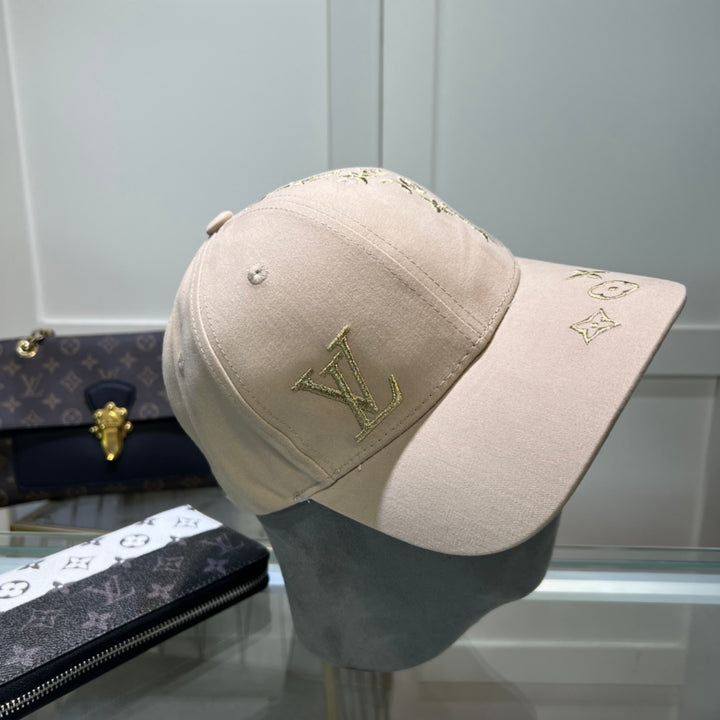 Fashionable four-leaf clover embroidered baseball cap