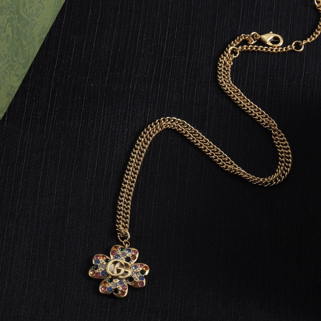 Luxury Flower Pendant Necklace