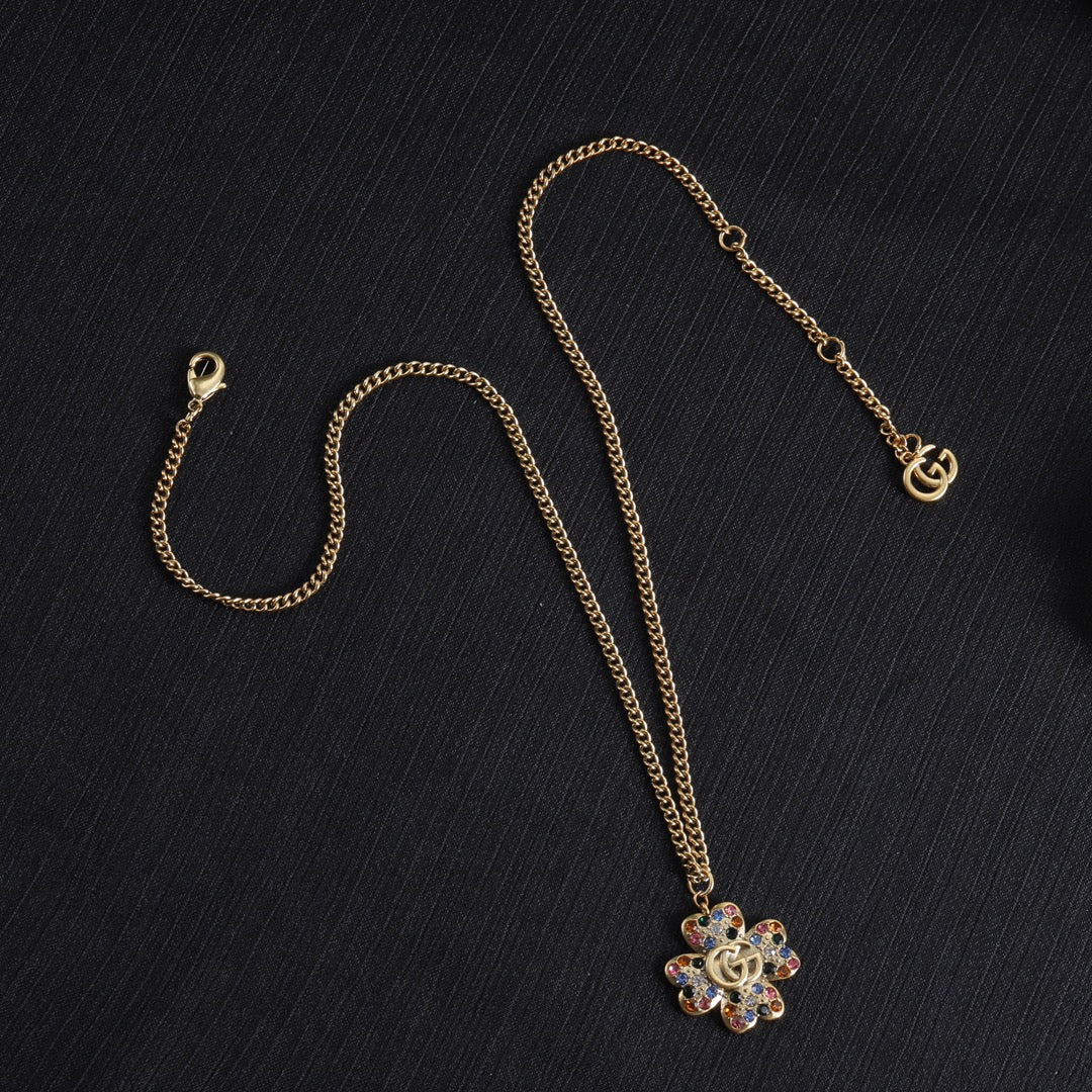 Luxury Flower Pendant Necklace