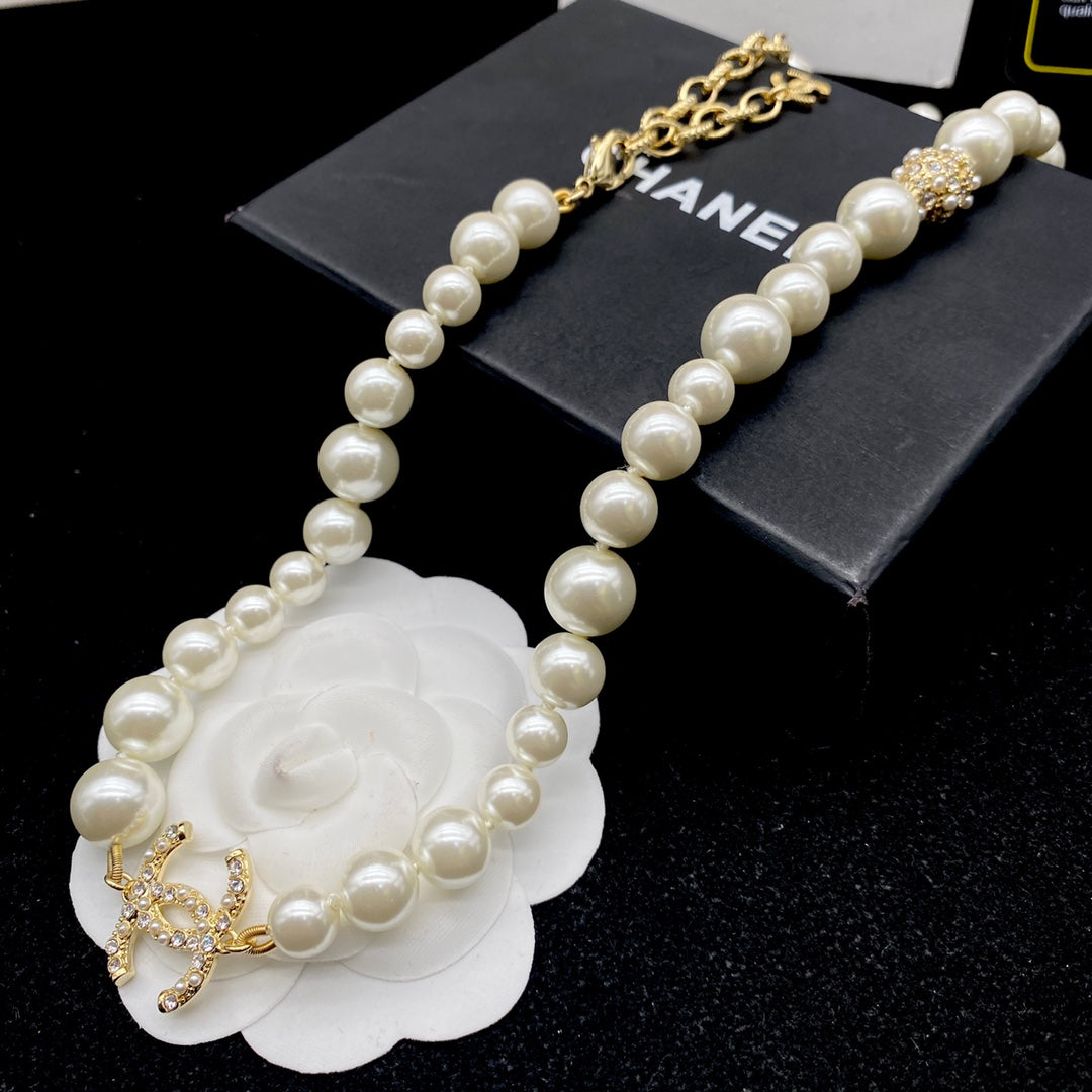 Classic Pearl Necklace