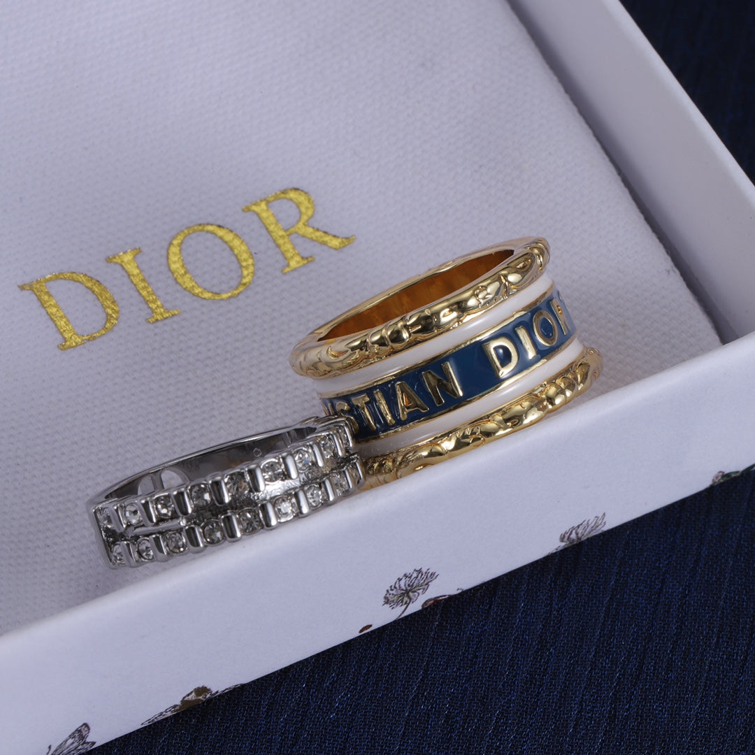 D family two-piece ring