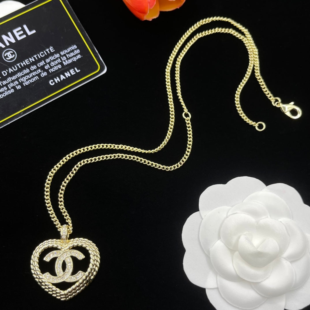 Fashion CC Love Heart Pendant Sweater Chain