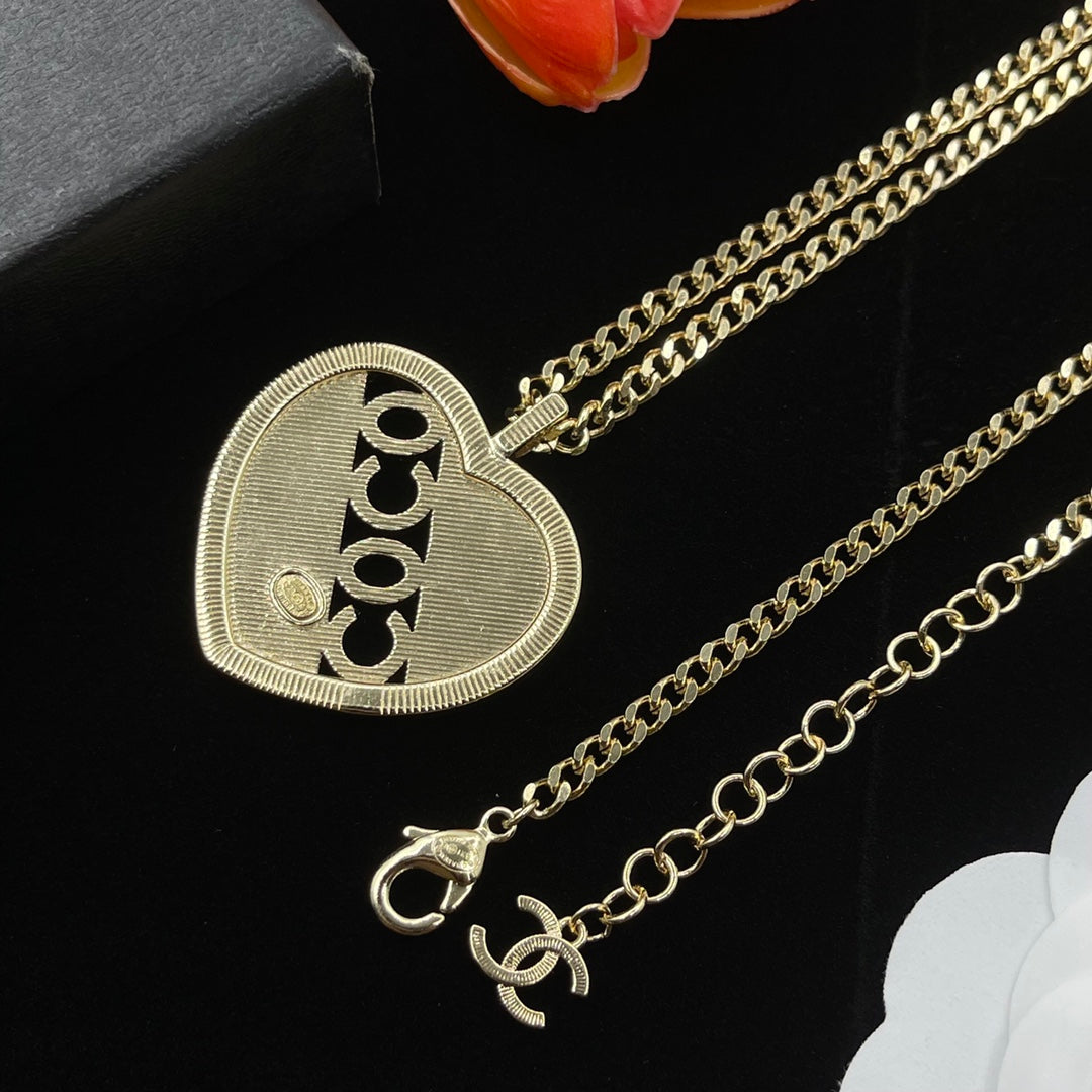 Fashion CC love heart full diamond pendant necklace