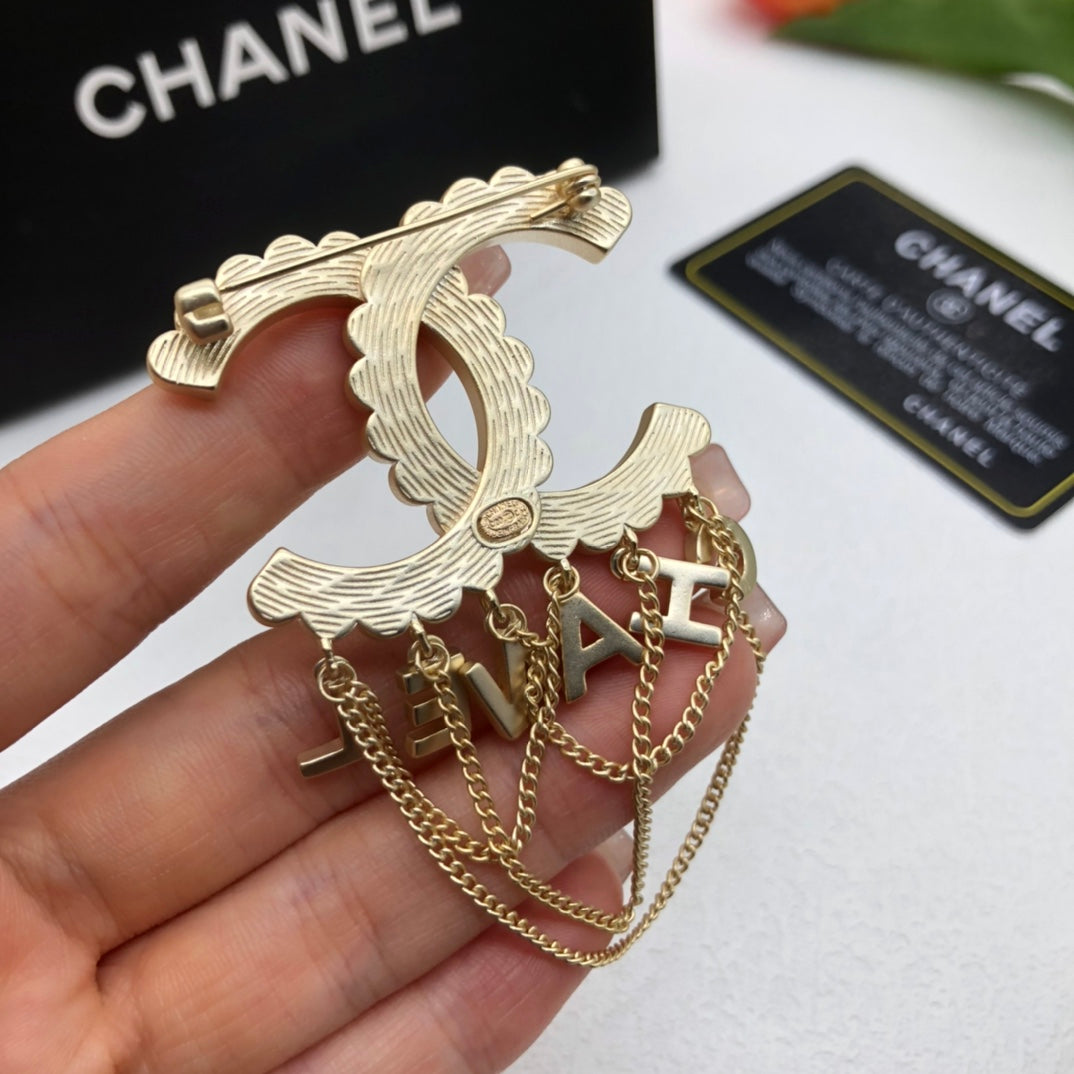 Fashion CC Chain Letter Matching Brooch