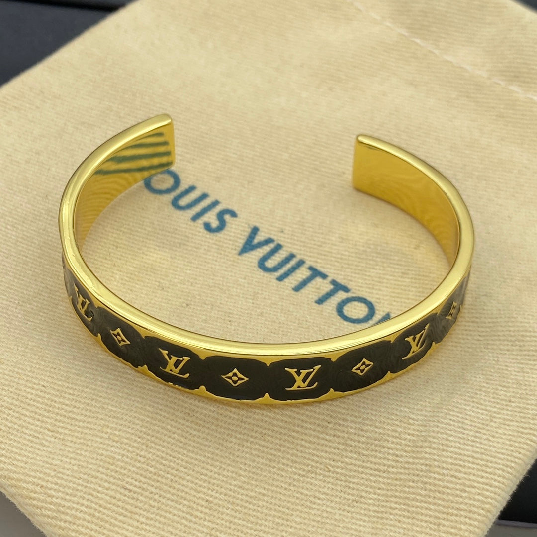 High-grade lacquer letter bracelet