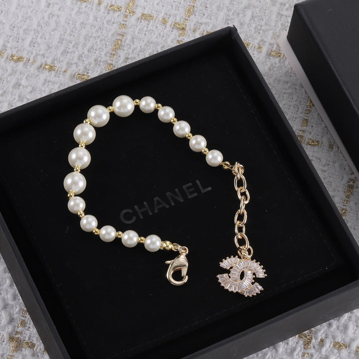 fashion CC pearl chain bracelet