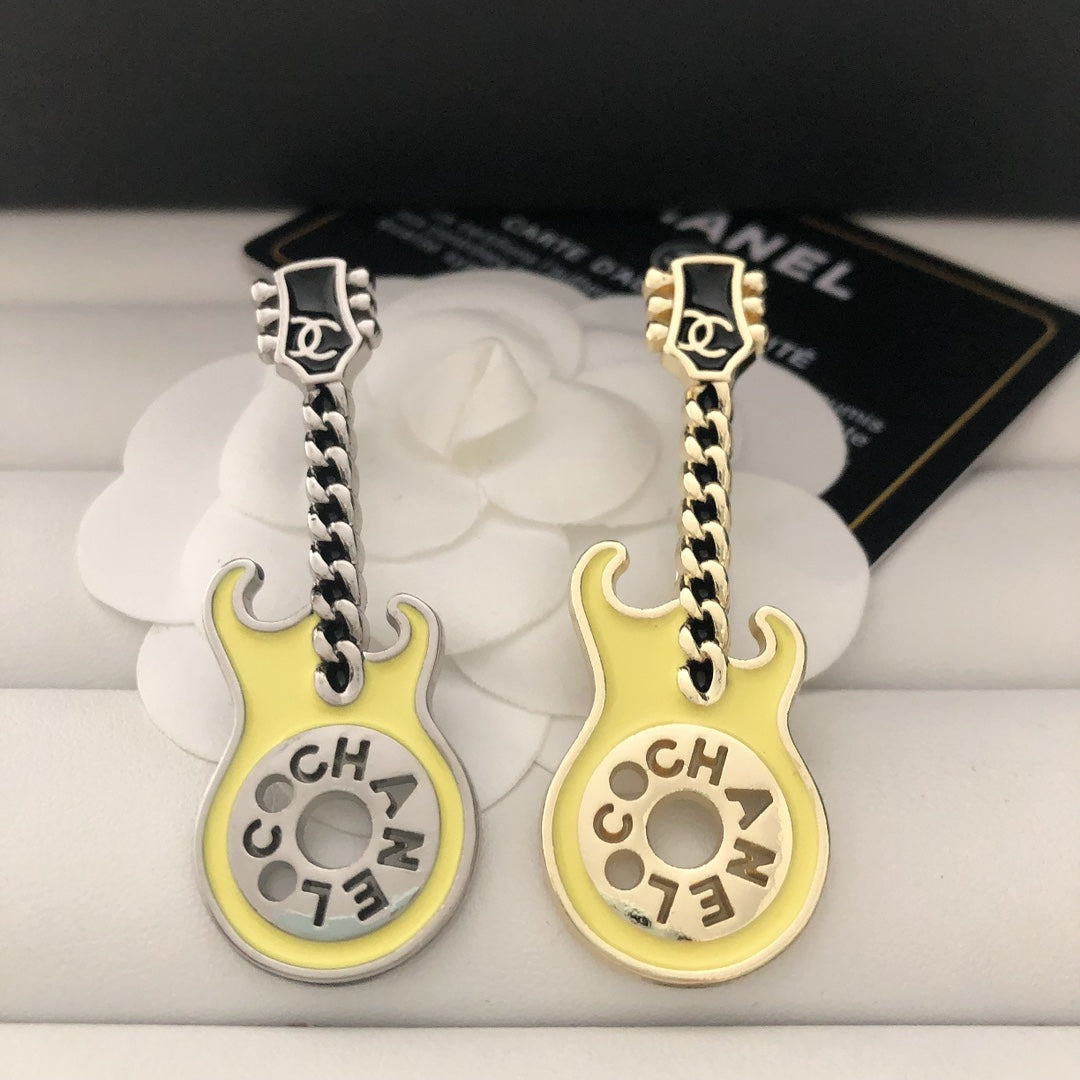 Guitar Shape Brooch