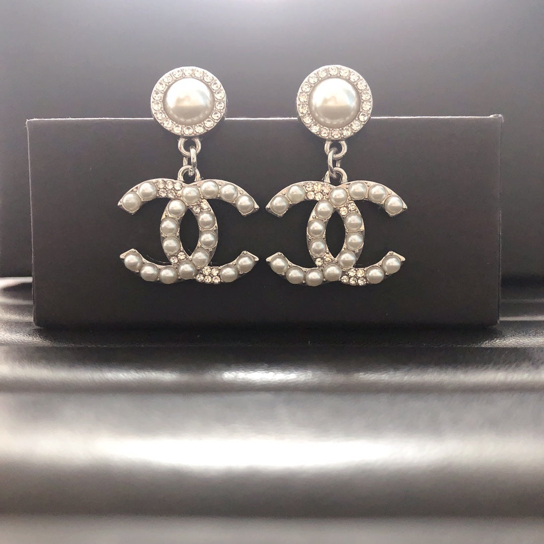 Classic Pearl C Earrings