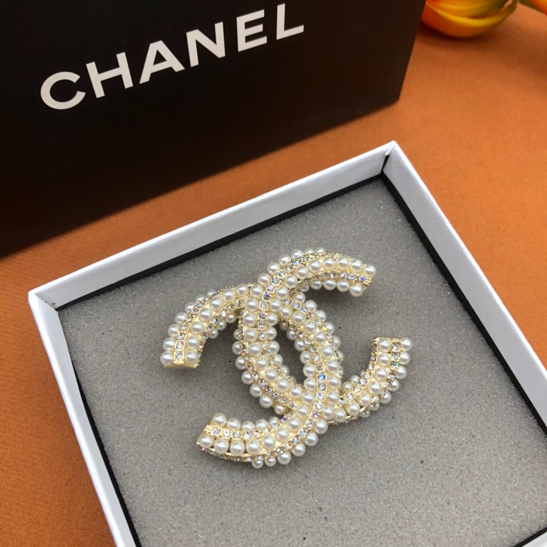 Luxury CC Double Row Pearl Combination Brooch