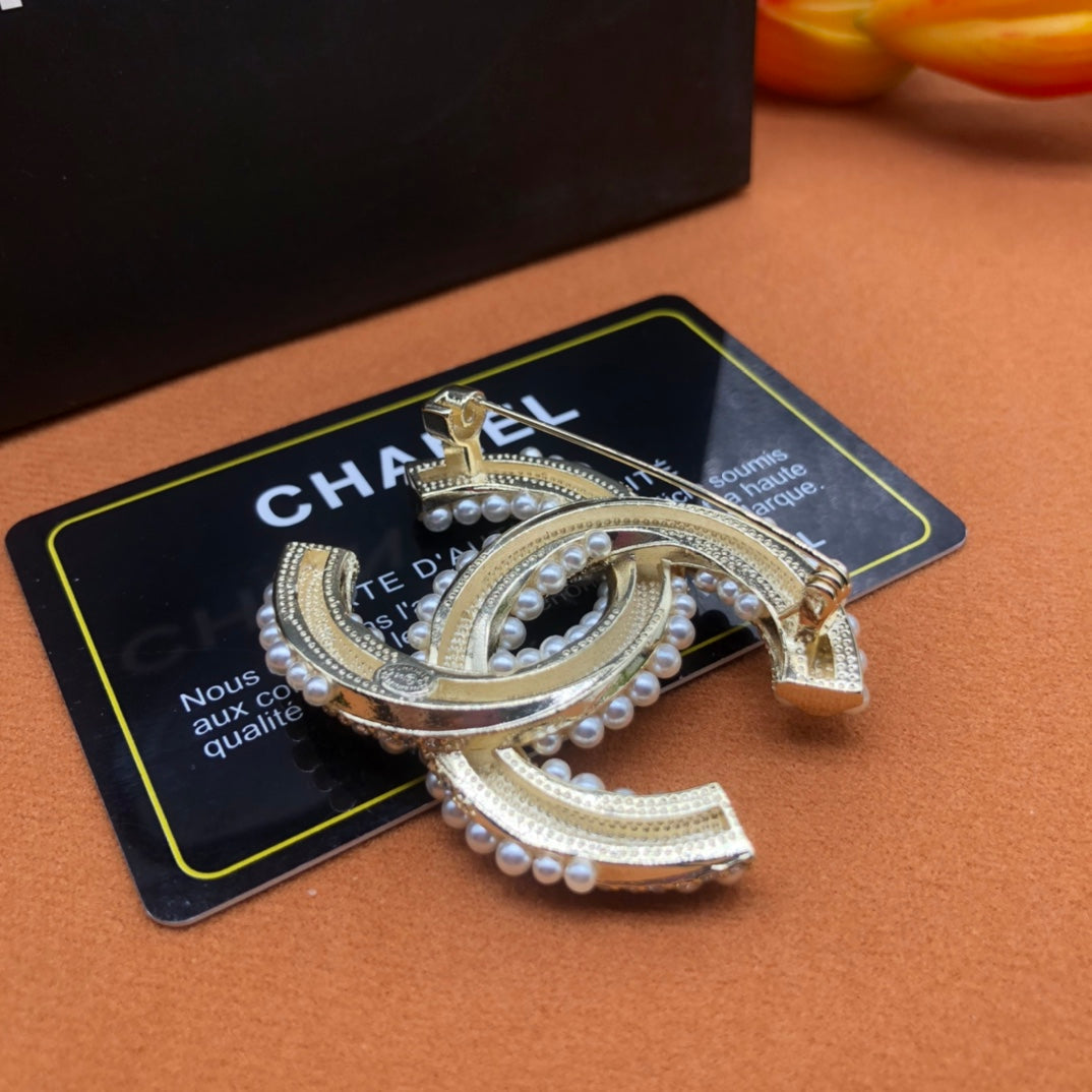 Luxury CC Double Row Pearl Combination Brooch