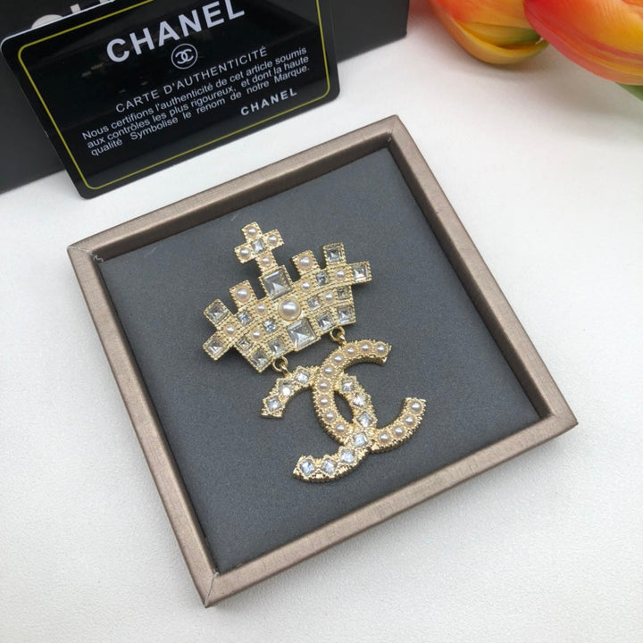 Luxury CC Crown Brooch